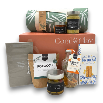 Gourmet Picnic Grand Gift — Focaccia & Spritz