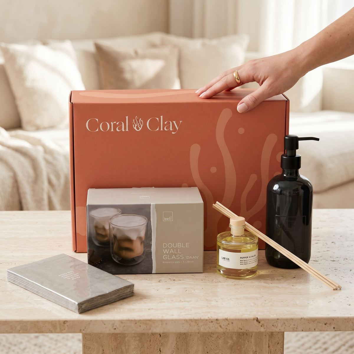 Een samengestelde Coral &amp; Clay cadeaubox
