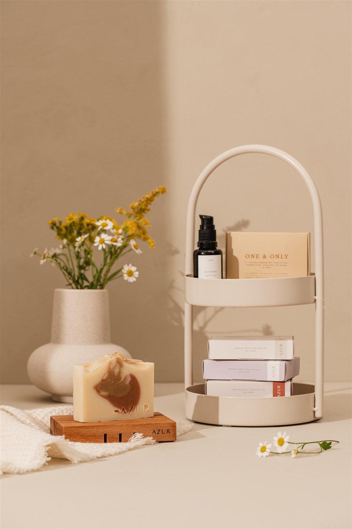 Azur Wooden Soap Holder — detail and use
