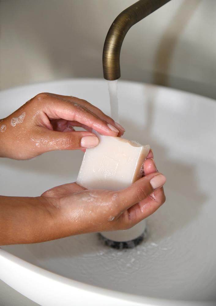 LEEFF Soap Bar – Coconut (Box of Happiness)