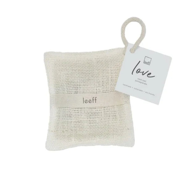 LEEFF Wash Pad with Pomegranate Soap Bar (Love)